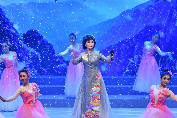 汉曲《沁园春&middot;雪》 表演：李仙花.jpg